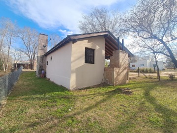 2 cabañas en venta a 1 cuadra del río.