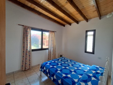 Alquiler permanente. Casa de dos dormitorios a 1 cuadra de la ruta s-271. Los Reartes.