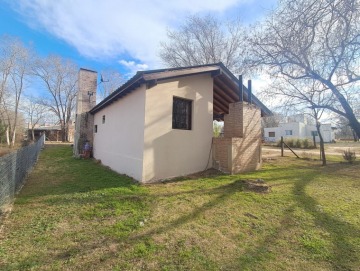 2 cabañas en venta a 1 cuadra del río.