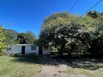 Casa con piscina sobre lote de 1.750 m² y segunda vivienda a restaurar