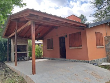 Casa 2 dormitorios a 2 cuadras del río
