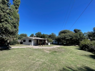 Casa con piscina sobre lote de 1.750 m² y segunda vivienda a restaurar