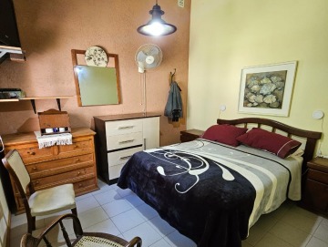 Casa con amplio parque cerquita del río