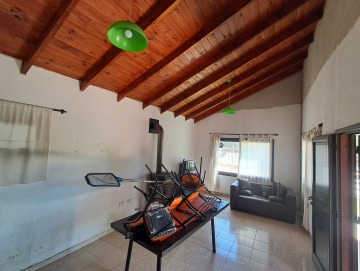 Casa a 2 cuadras de la ruta 5-271, en alquiler permanente. Los Reartes.
