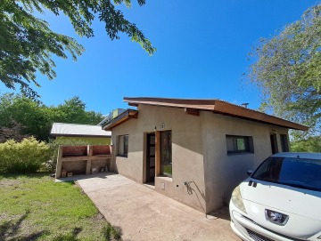 Alquiler permanente. Casa de dos dormitorios a 1 cuadra de la ruta s-271. Los Reartes.