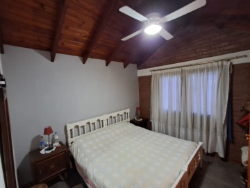 Villa Ciudad Parque. Casa de dos dormitorios sobre calle principal.