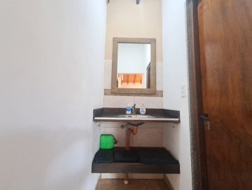 2 cabañas en venta a 1 cuadra del río.