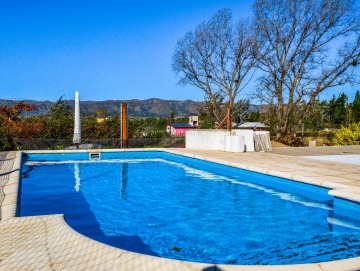 Complejo de 5 cabañas + amplia casa.