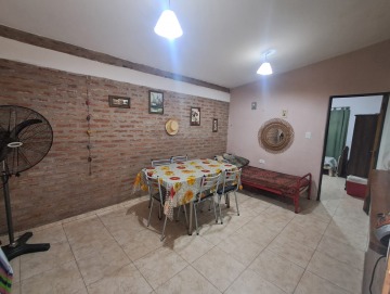 2 casas a ½ cuadra del río