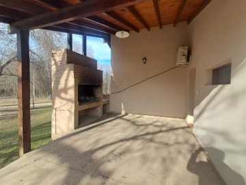2 cabañas en venta a 1 cuadra del río.