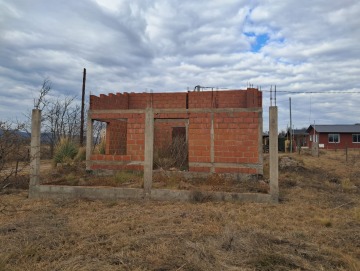 2 casas a terminar con excelente vista a las sierras.