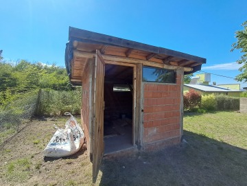Alquiler permanente. Casa de dos dormitorios a 1 cuadra de la ruta s-271. Los Reartes.