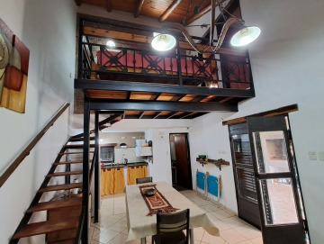 Casa con pileta y amplio parque
