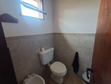 2 cabañas en venta a 1 cuadra del río.