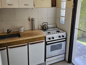 Casa con amplio parque cerquita del río
