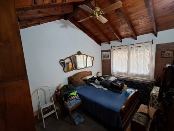 Villa Ciudad Parque. Casa de dos dormitorios sobre calle principal.