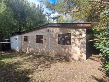 2 casas a ½ cuadra del río
