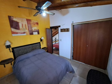 Casa con pileta y amplio parque