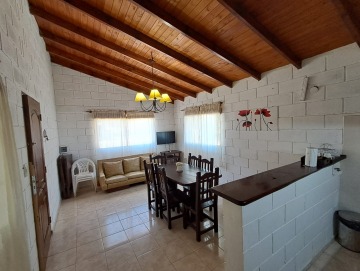 Casa a 1 cuadra del río en barrio Gutierrez