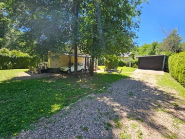 Casa con amplio parque cerquita del río