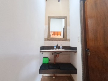 2 cabañas en venta a 1 cuadra del río.