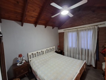 Casa de dos dormitorios en alquiler permanente. Villa Ciudad Parque.