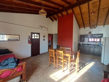 2 cabañas en venta a 1 cuadra del río.