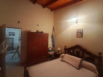Casa esquina con gran parque. Los Reartes.