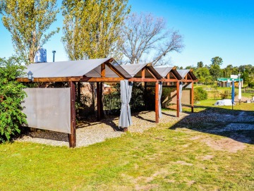 Complejo de 5 cabañas + amplia casa.