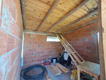 Alquiler permanente. Casa de dos dormitorios a 1 cuadra de la ruta s-271. Los Reartes.