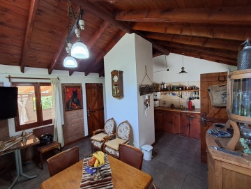 Villa Ciudad Parque. Casa de dos dormitorios sobre calle principal.