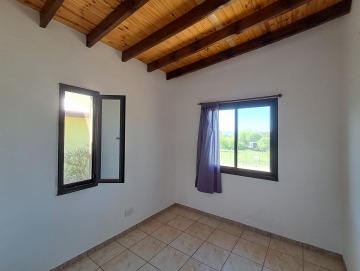 Alquiler permanente. Casa de dos dormitorios a 1 cuadra de la ruta s-271. Los Reartes.