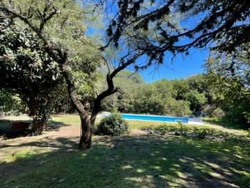 Casa con piscina sobre lote de 1.750 m² y segunda vivienda a restaurar