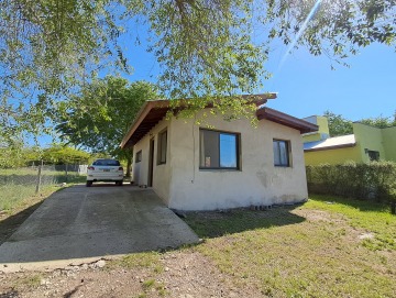 Alquiler permanente. Casa de dos dormitorios a 1 cuadra de la ruta s-271. Los Reartes.