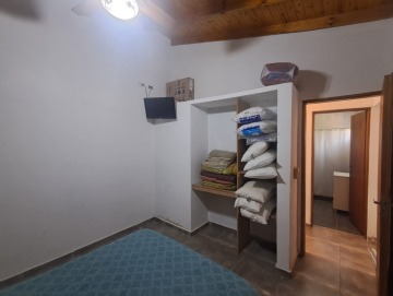 Casa con amplio parque a 4 cuadras del río. Los Reartes.