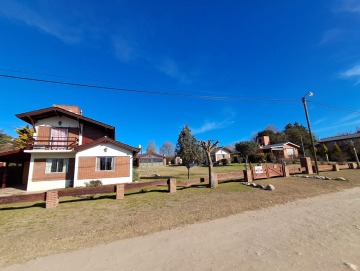 3 amplias cabañas con quincho