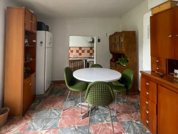 Casa con piscina sobre lote de 1.750 m² y segunda vivienda a restaurar