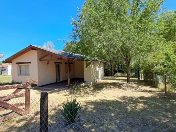 Casa a 1 cuadra del río en barrio Gutierrez