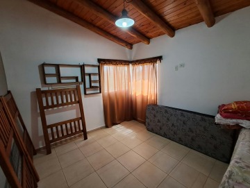 Casa con pileta y amplio parque