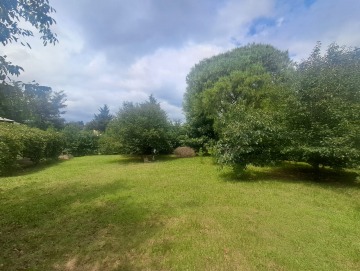 Casa esquina con gran parque. Los Reartes.