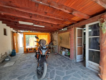 Villa Ciudad Parque. Casa de dos dormitorios sobre calle principal.