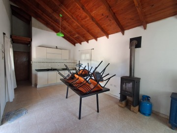 Casa a 2 cuadras de la ruta 5-271, en alquiler permanente. Los Reartes.