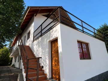 Complejo de 9 departamentos en pleno centro de Villa General Belgrano.