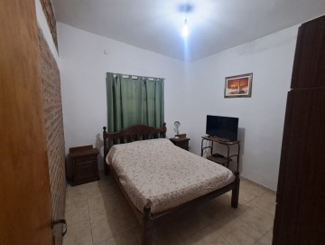 2 casas a ½ cuadra del río