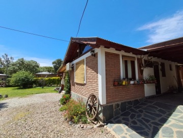 Casa de dos dormitorios en alquiler permanente. Villa Ciudad Parque.