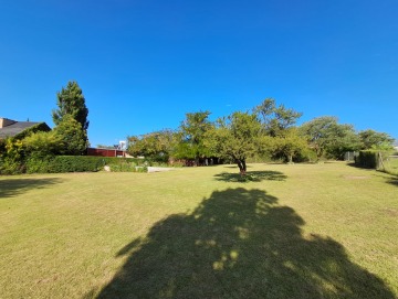 Casa con proyecto de cabañas en terreno de 2.037m2